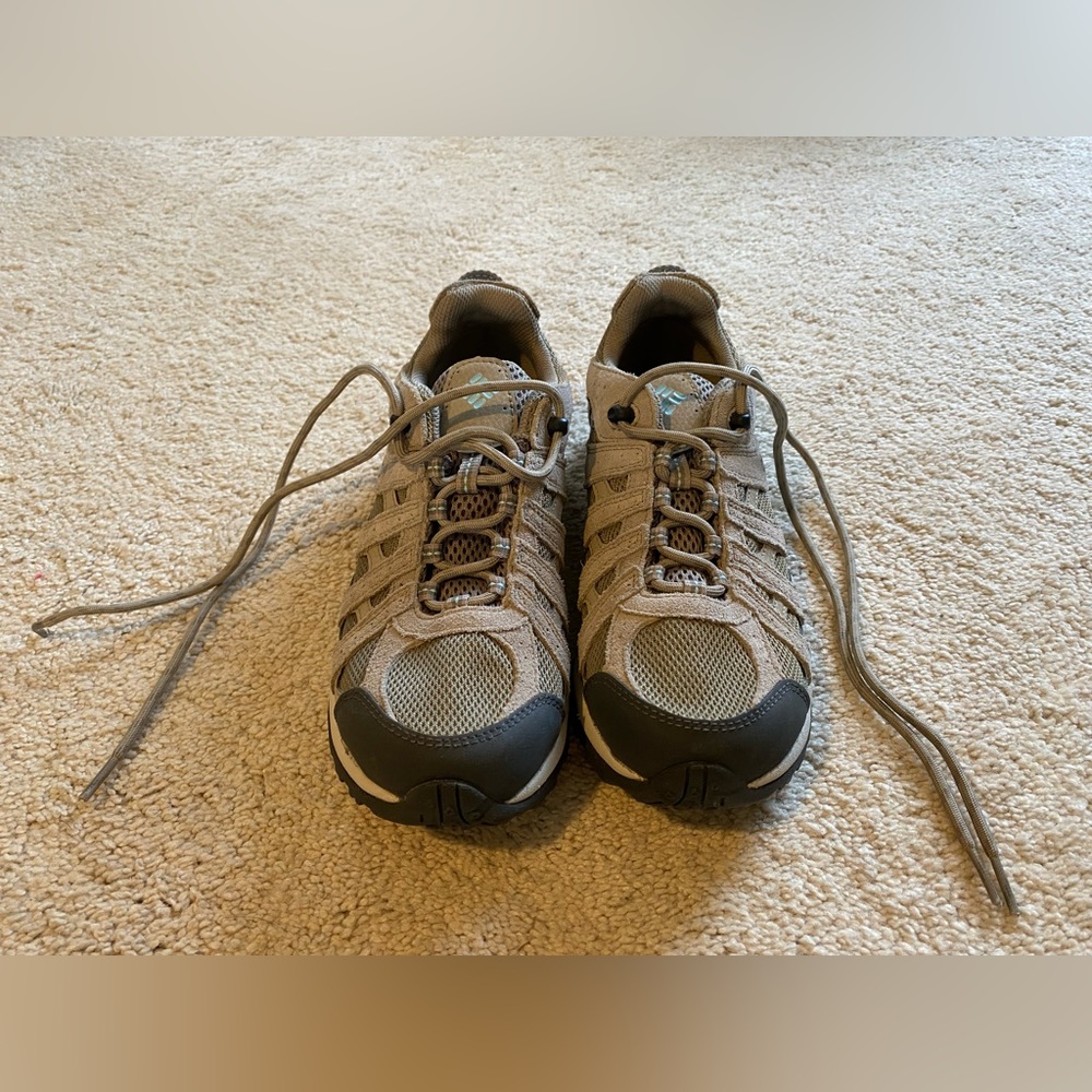 NWOT Columbia Waterproof hiking shoes